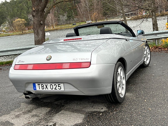 Alfa Romeo Spider 8 of 24