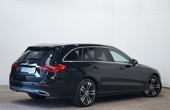 Mercedes-Benz C300 4 of 5
