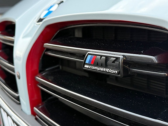 BMW M4 3 of 5