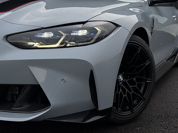 BMW M4 2 of 5