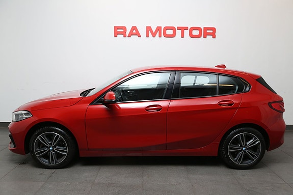 BMW 118i 3 of 5
