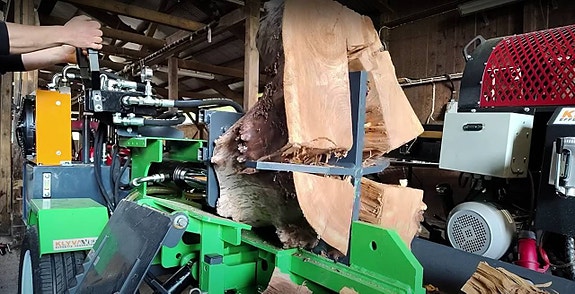 Bison vedklyv på 37ton-Kraftfullaste vedklyven i Sverige? 2 of 7