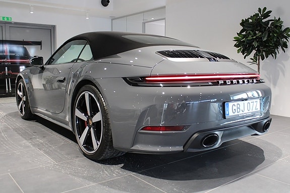 Porsche 911 4 of 5