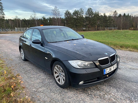 BMW 320 2 of 5