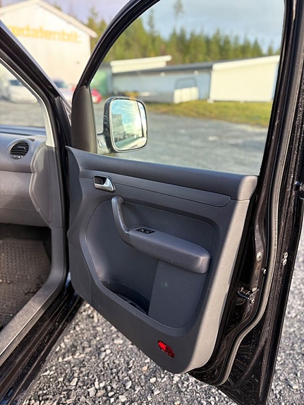 Volkswagen Caddy Maxi 9 of 12