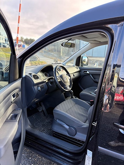 Volkswagen Caddy Maxi 10 of 12