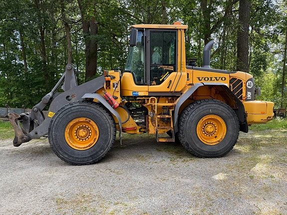 L90 F med snö-utrustning, Drivex vikplog. vinterdäck