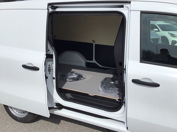 Mercedes-Benz eCitan 6 of 8