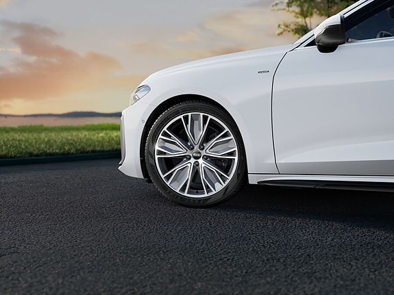 Audi A5 2 of 10