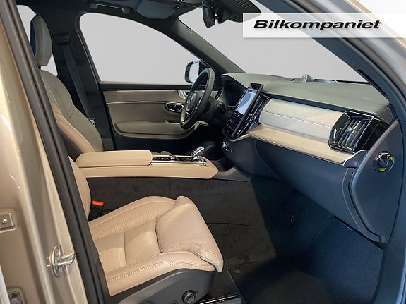 Volvo XC90 18 of 26