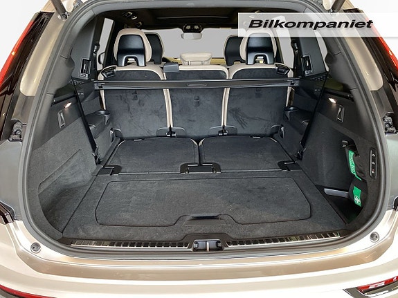 Volvo XC90 11 of 26