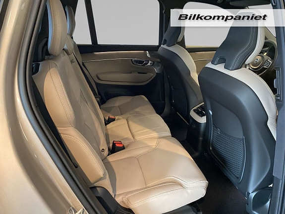 Volvo XC90 16 of 26