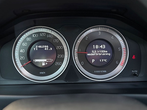 Volvo V70 18 of 24