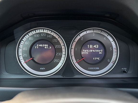 Volvo V70 19 of 24