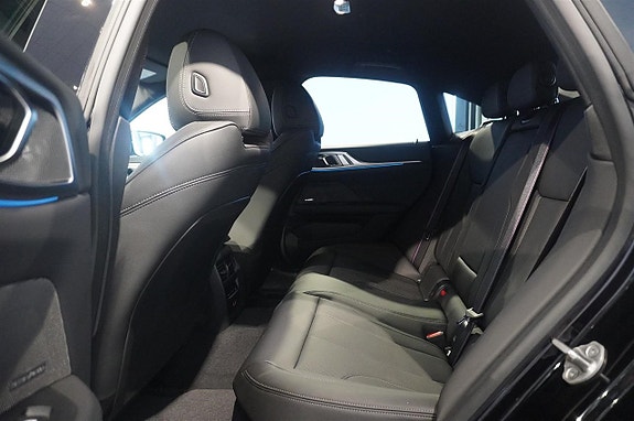 BMW i4 7 of 12