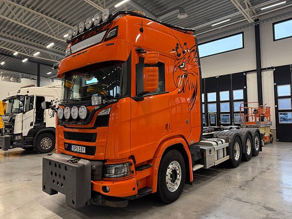 Scania R580 XT Tridem LVX fullt plogutrustad + salthydraulik