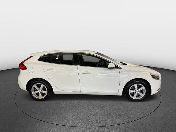 Volvo V40 6 of 22