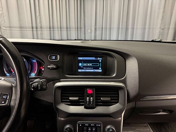 Volvo V40 12 of 22