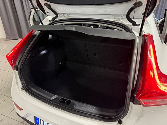 Volvo V40 17 of 22