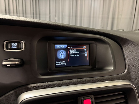 Volvo V40 13 of 22