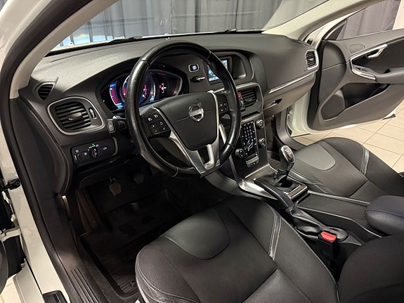 Volvo V40 9 of 22