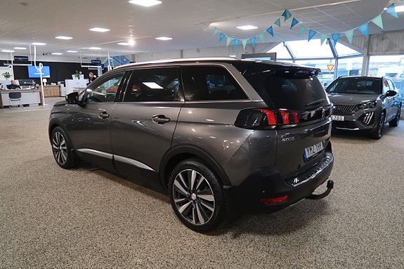 Peugeot 5008 3 of 5