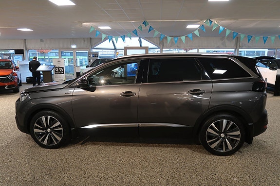 Peugeot 5008 2 of 5