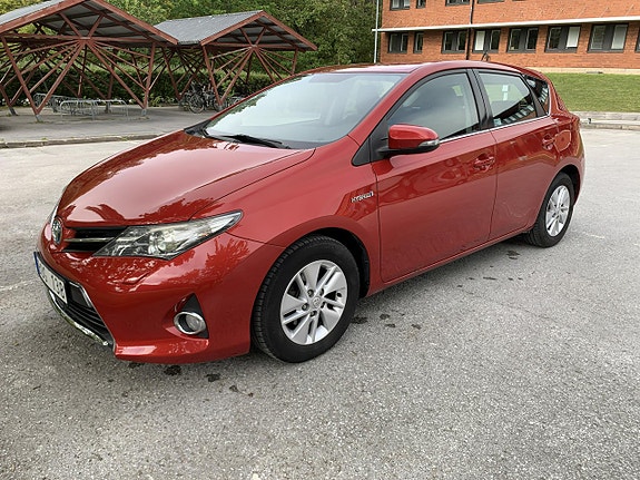 Toyota Auris 2 of 15