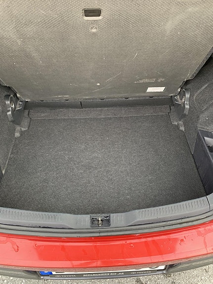 Toyota Auris 10 of 15
