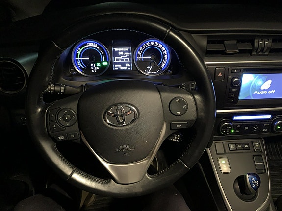 Toyota Auris 12 of 15