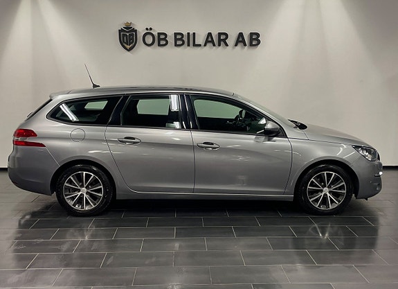 Peugeot 308 SW 2 of 5