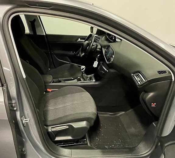 Peugeot 308 SW 9 of 11