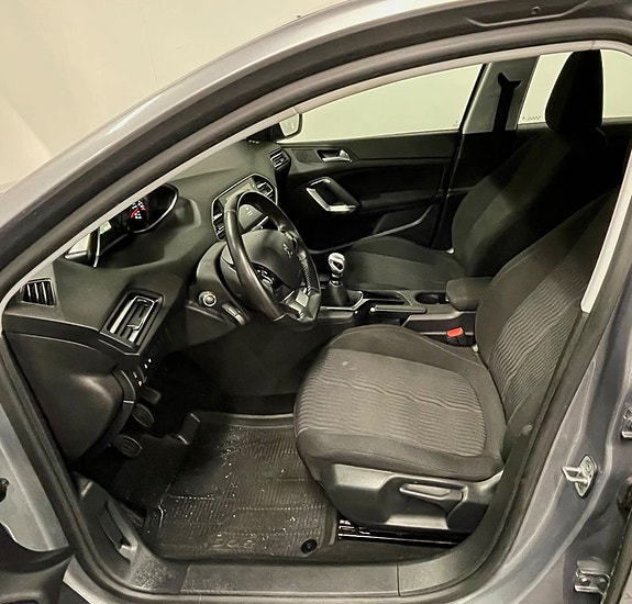 Peugeot 308 SW 8 of 11