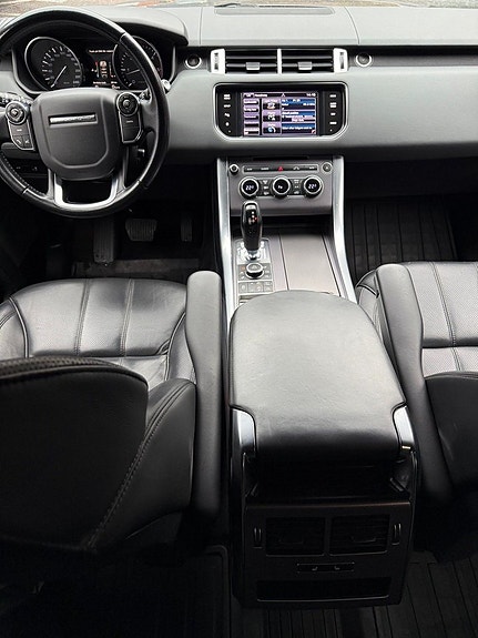 Land Rover Range Rover Sport 8 of 11