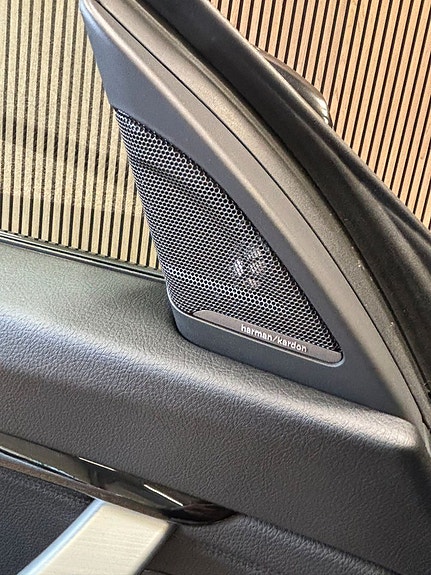 BMW 330d 9 of 12