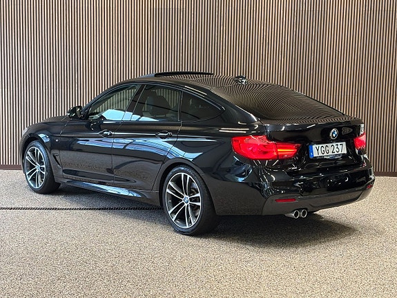 BMW 330d 3 of 12