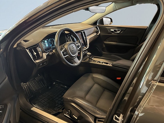 Volvo V60 Cross Country 7 of 26