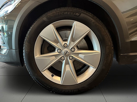 Volvo V60 Cross Country 14 of 26