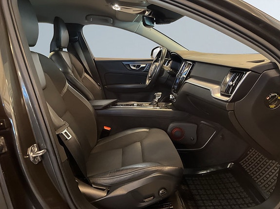 Volvo V60 Cross Country 10 of 26