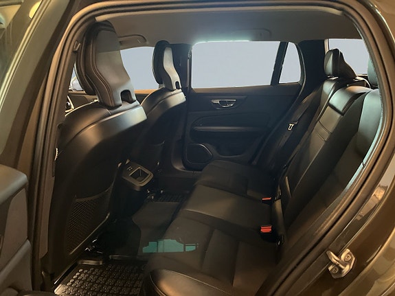 Volvo V60 Cross Country 13 of 26