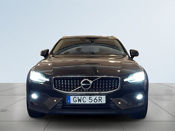 Volvo V60 Cross Country 2 of 26