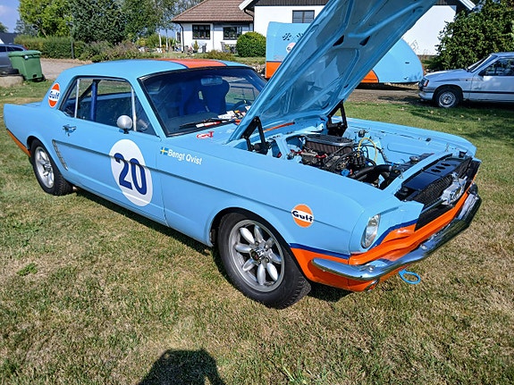 Ford Mustang 10 of 16