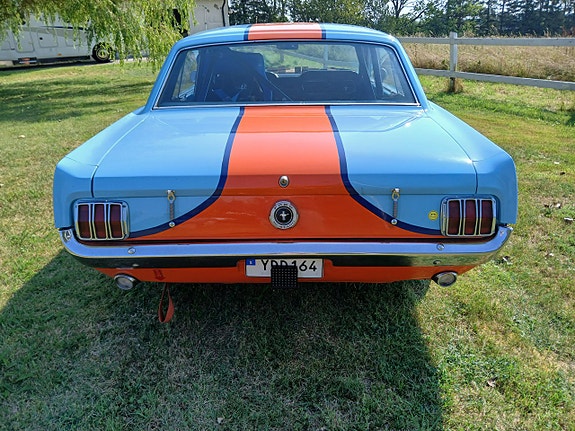 Ford Mustang 6 of 16