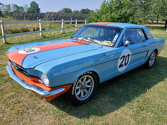 Ford Mustang 7 of 16