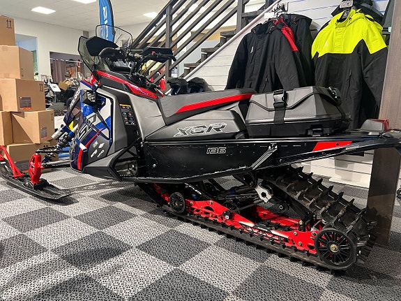 Polaris 650 INDY XCR 136 2025 2 of 3