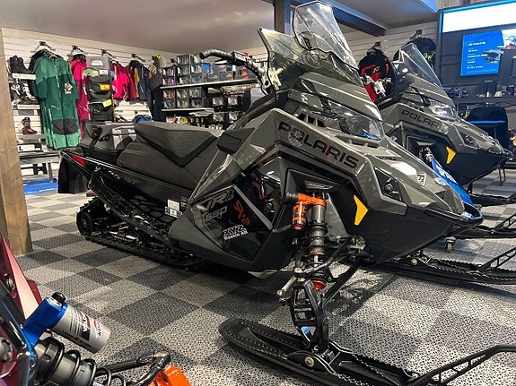Polaris 650 INDY VR1 137 Dynamix 2025 2 of 3