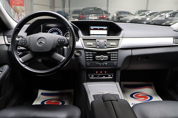 Mercedes-Benz E220 11 of 17