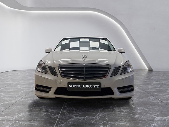 Mercedes-Benz E220 9 of 17
