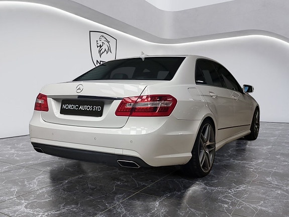 Mercedes-Benz E220 5 of 5