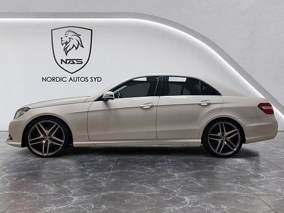 Mercedes-Benz E220 2 of 5
